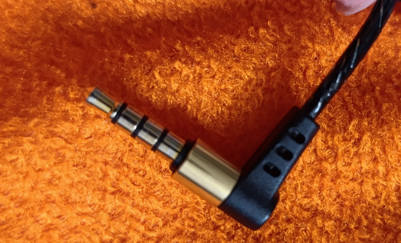 هدفون کیو کی زد مدل SK8