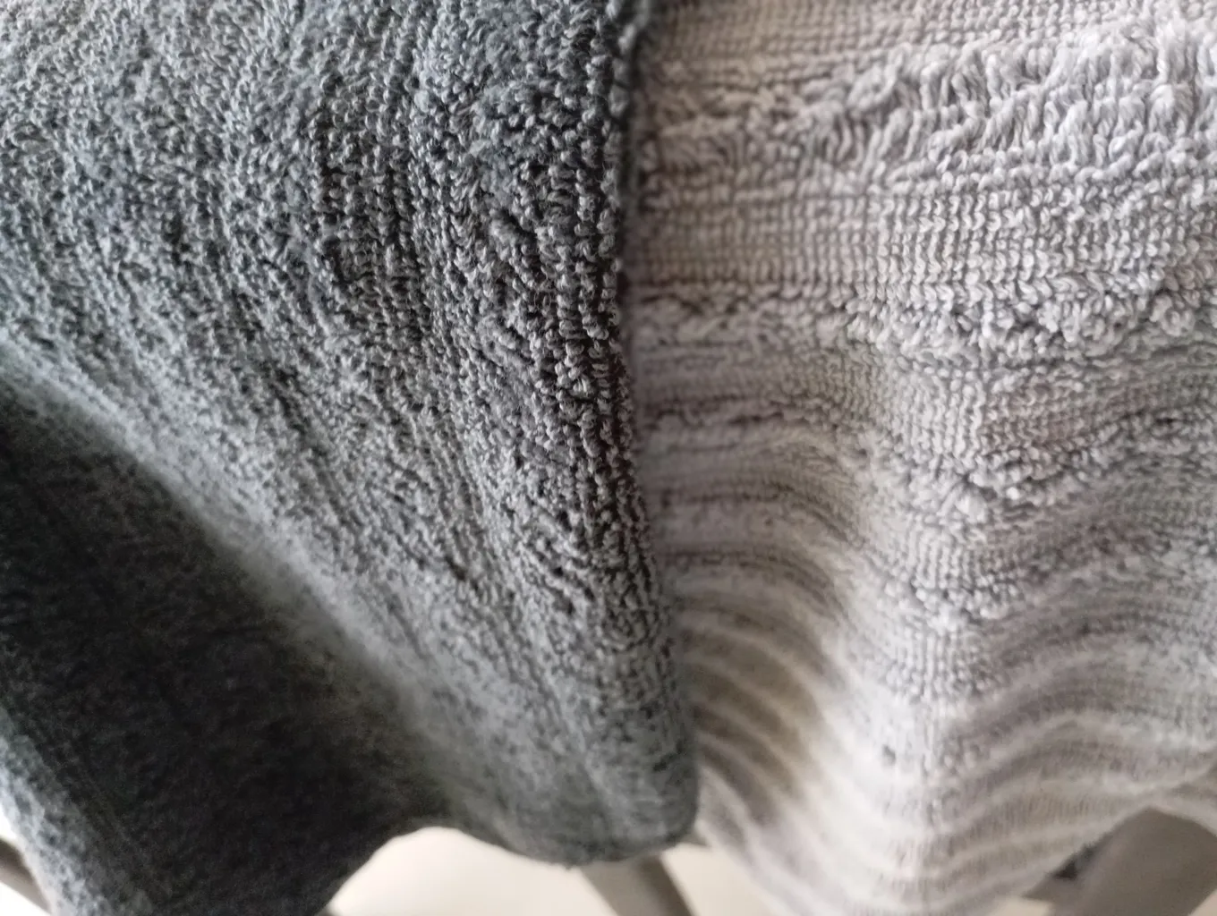 حوله دستی ارغوان مدل کارن سایز 80x40 سانتی متر