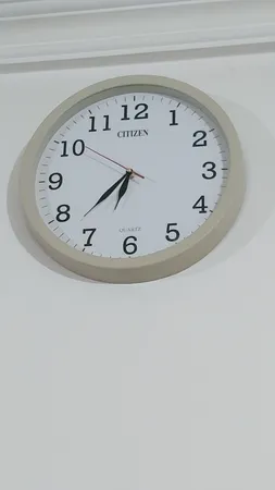 ساعت دیواری عقربه ای سیتیزن طرح دایره مدل اعداد لاتین