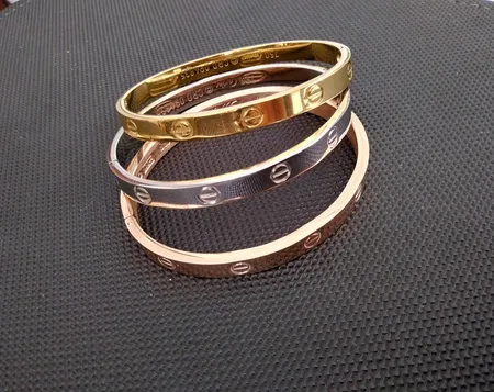 دستبند زنانه مدل بیضی مجموعه 3 عددی