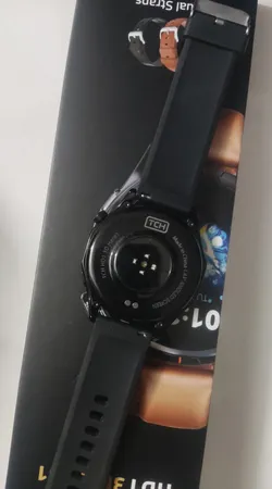 ساعت هوشمند تی سی اچ مدل TCH HD1 3D Hero1 دارای قابلیت های کنترل موسیقی (Music Player)، قابلیت مکالمه از طریق بلوتوث، پشتیبانی از زبان فارسی در منو و سیستم‌عامل، قابلیت تغییر طرح ساعت یا تم بند چرم مصنوعی