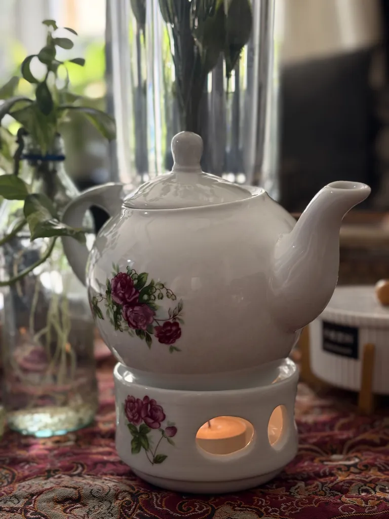 قوری چینی تقدیس مدل گل سرخی