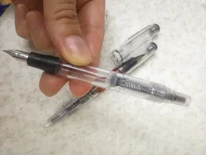 تجریه خرید خودنویس دلار شفاف مدل 717i