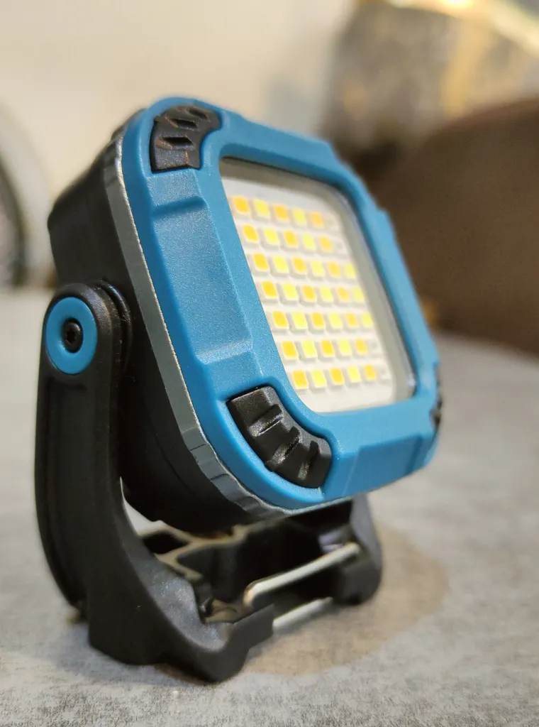 چراغ اضطراری مدل W8129 با نور چند رنگ