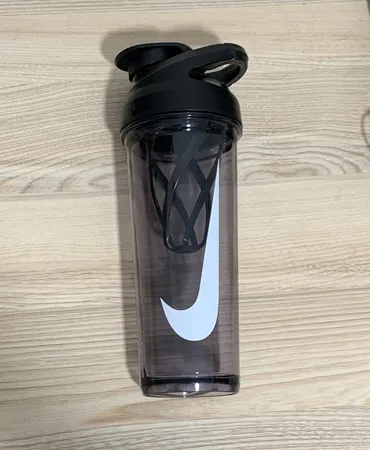 شیکر ورزشی کد 103410 گنجایش 0.650 لیتر