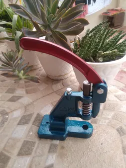 دستگاه پرس دکمه دی او کی مدل m01