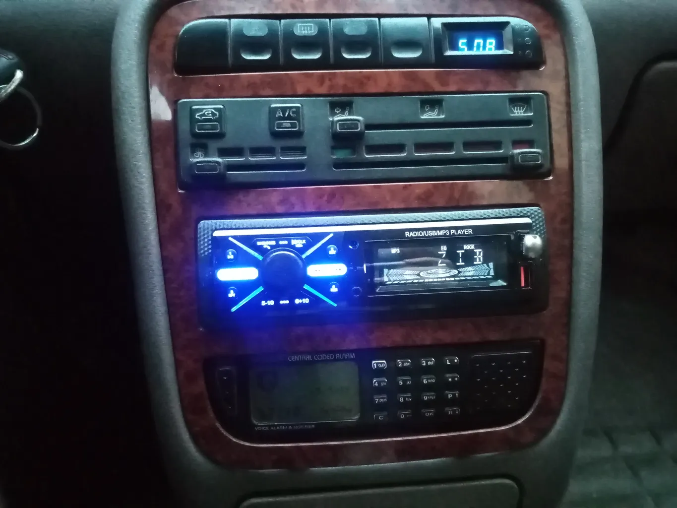 پخش کننده خودرو مدل m-2