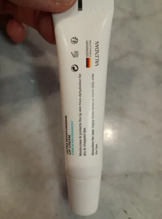 کرم مرطوب کننده لب ولندان مدل LC حجم 15 میلی لیتر