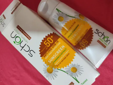 کرم ضدآفتاب رنگی فاقد چربی شون با رنگ طبیعی + SPF50