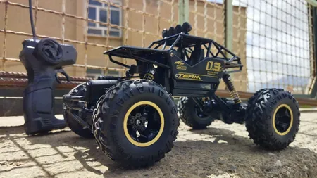 ماشین بازی کنترلی مدل آفرود قدرتی دو دیفرانسیل 4WD