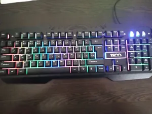 تجریه خرید کیبورد گیمینگ تسکو مدل TK 8021L با حروف فارسی، سوییچ ممبران، Full-Size، نورپردازی RGB LED