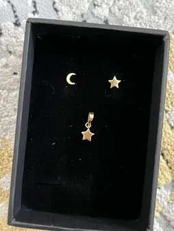 گوشواره میخی طلا 18 عیار زنانه درگونه مدل ماه و ستاره