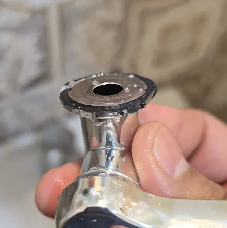 سرشیر آب مدل چرخشی مفصل دار بازویی برنجی 360