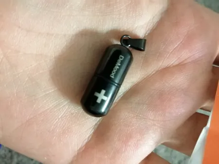 آویز گردنبند مردانه طرح کپسول مدل Kp-01