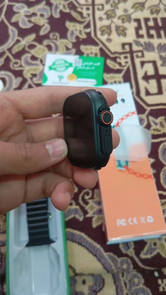 ساعت هوشمند آیکو مدل ULTRA 9 ، دارای قابلیت‌های صفحه نمایش رنگی و لمسی، کنترل موسیقی، قابلیت مکالمه از طریق بلوتوث، پشتیبانی از زبان فارسی ، بند سیلیکون