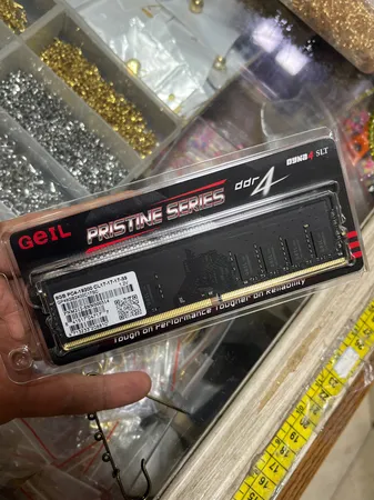 رم دسکتاپ DDR4 تک کاناله 2400 مگاهرتز CL17 گیل مدل Pristine ظرفیت 8 گیگابایت