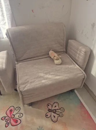 مبل تختخواب شو تک نفره گالری چوب آشنایی مدل آرتا با روکش پارچه و پایه فلز