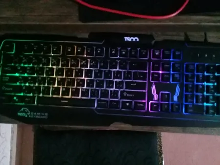 کیبورد گیمینگ تسکو مدل TK 8121، سوییچ ممبران، Full-Size، نورپردازی LED RGB