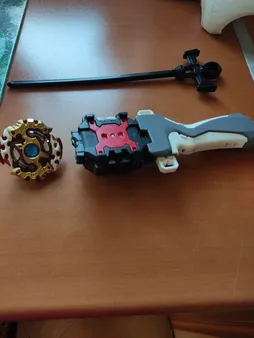 اسباب بازی مدل فرفره های انفجاری کد BEYBLADE B-100