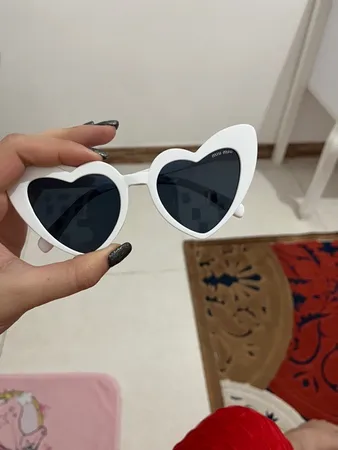 عینک آفتابی زنانه مدل قلبی کد wht1