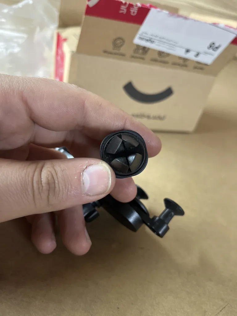 پایه نگهدارنده گوشی موبایل و تبلت الدینیو مدل MG03