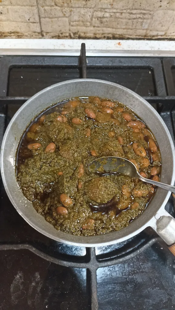 کنسرو خورشت قیمه و سیب زمینی با سویا و کنسرو خورشت سبزی با سویا شیفته - 370 گرم بسته 6 عددی