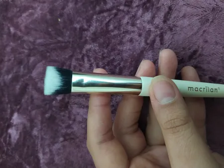 برس آرایشی مکریلان مدل E09