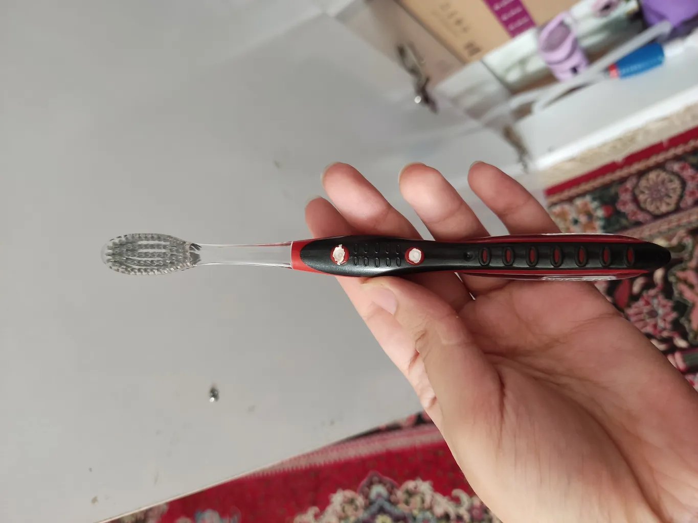 مسواک کانفیدنت مدل Golden Charcoal با برس نرم