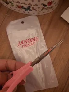 تجریه خرید قیچی ابرو مدل 70902B