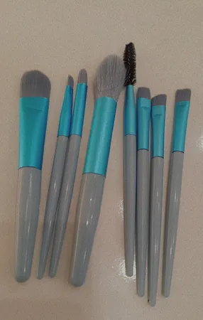 برس آرایشی مدل نئونی کد a-700 مجموعه 8 عددی