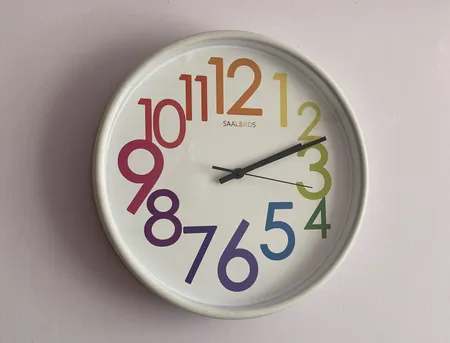 ساعت دیواری سال بردز طرح عدد رنگی