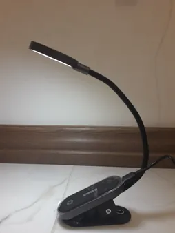 چراغ مطالعه باسئوس مدل DGRAD