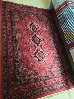 فرش ماشینی رادین اصفهان طرح بلوچ 5 رنگ زمینه اناری