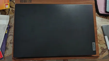 لپ تاپ 15.6 اینچی لنوو مدل V15 G4 AMN-Athlon Silver 7120U-8GB LPDDR5-256GB SSD-TN