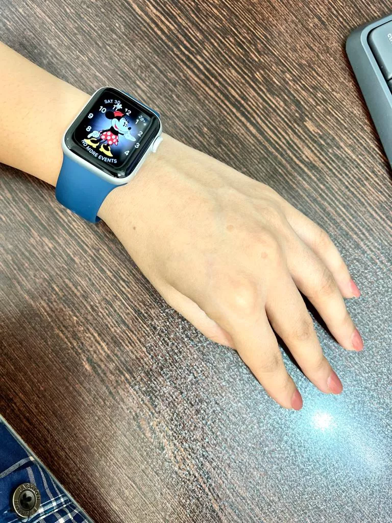 ساعت هوشمند اپل واچ سری SE 2021 مدل 40mm Aluminum Case with Sport silicone Band