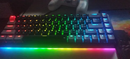 کیبورد گیمینگ فاطر مدل KWR-8000B، مکانیکال سوییچ قرمز، Tenkeyless، نورپردازی RGB