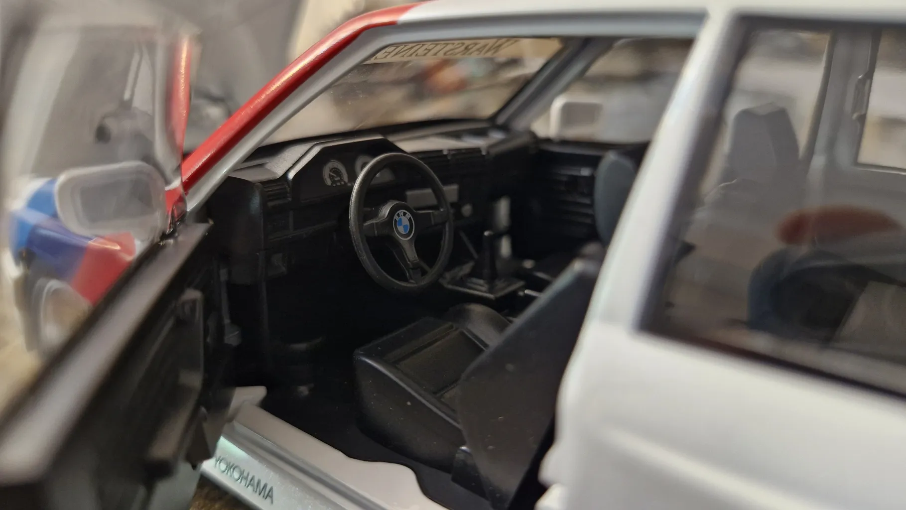 ماکت ماشین ناب سل مدل بی ام و رالی فلزی BMW E30 M3 به همراه جاسوییچی