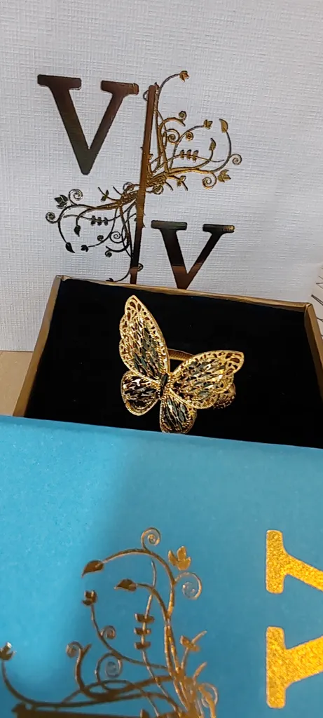 انگشتر طلا 18 عیار زنانه وی وی گلد گالری مدل پروانه‌ای 2046 سایز 54