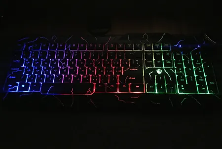 کیبورد مخصوص بازی بیاند مدل BGK-9500، سوییچ ممبران ، Full Size، نورپردازی LED RGB