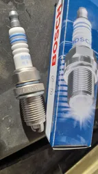 شمع خودرو بوش مدل دو پلاتین پایه کوتاه کد FLR8LDCU+ (+9) Russia بسته 4 عددی