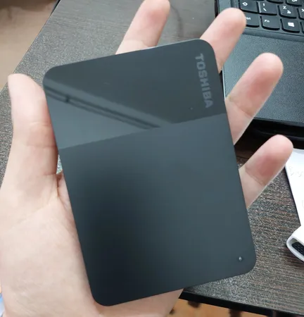 هارد اکسترنال توشیبا مدل Canvio Ready ظرفیت یک ترابایت دارای رابط USB Type-A 3.2