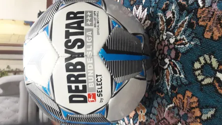 توپ فوتبال مدل بوندسلیگا دوخت ماشینی کد 2023