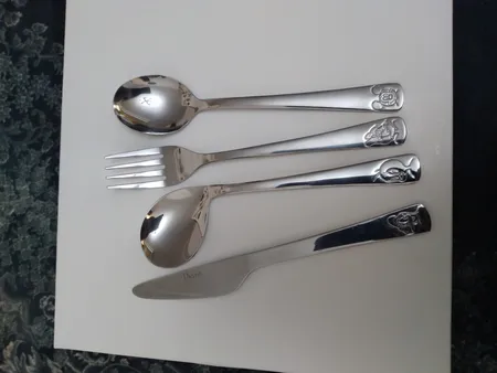 ست قاشق و چنگال کودک پاشا مدل HELLO BABY کد 2