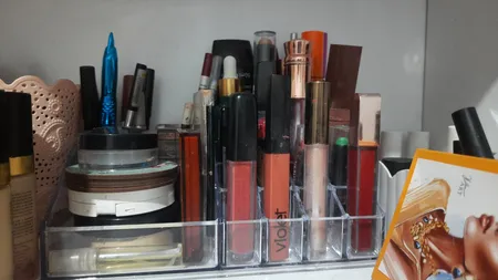 استند لوازم آرایشی مدل MA