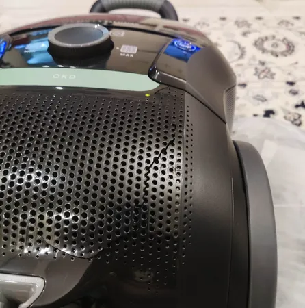 جاروبرقی 750 وات آ ا گ مدل VX9-4-OKO