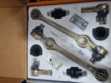 مجموعه قطعات جلوبندی اسفورتی کد 360 مناسب برای پراید بسته 12 عددی