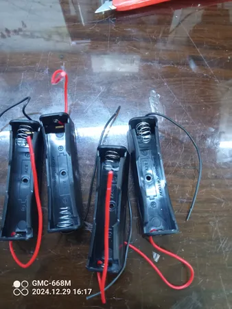 جا باتری لیتیوم مدل 18650 بسته 4 عددی