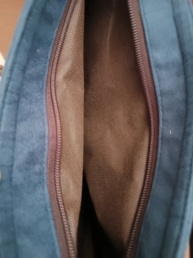 کیف دوشی دست دوز زنانه انگشتدونه مدل بابونه کد A101