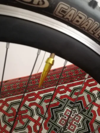 سر والف لاستیک خودرو مدل نیزه ای بسته 4 عددی