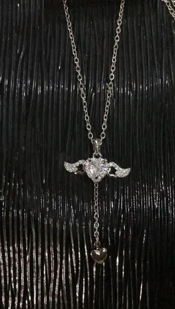 گردنبند زنانه مدل قلب بالدار بال متحرک